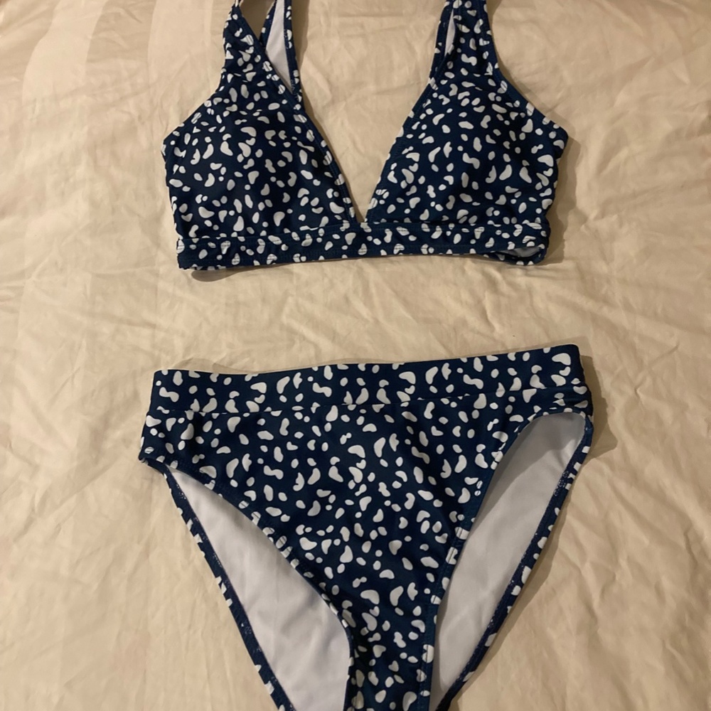 SHEIN Women's Allover Print V Neck Bikini Swimsuit in Multicolor Size 6  NWT